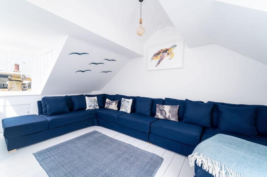 St Ives House - Sleeps 6 - Stunning Sea Views - Harbour Front Location