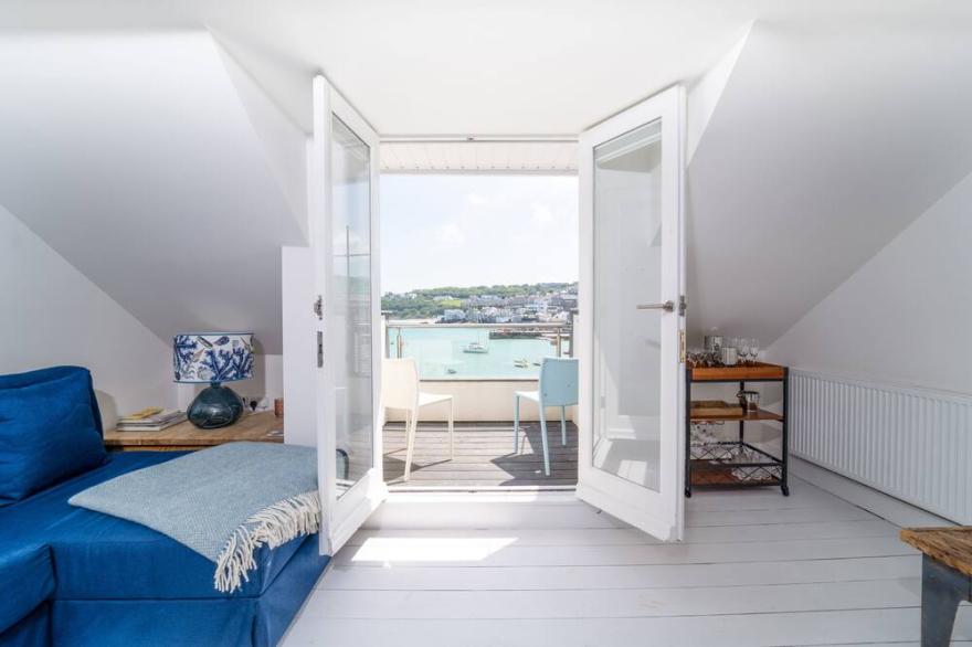 St Ives House - Sleeps 6 - Stunning Sea Views - Harbour Front Location