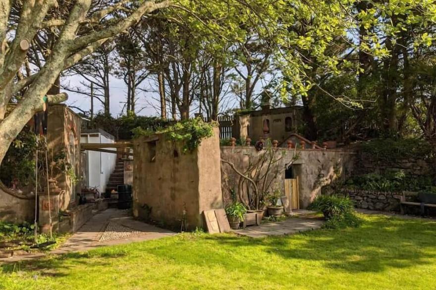 Cornish Miners Cottage w/ Tranquil Gardens, St Agnes