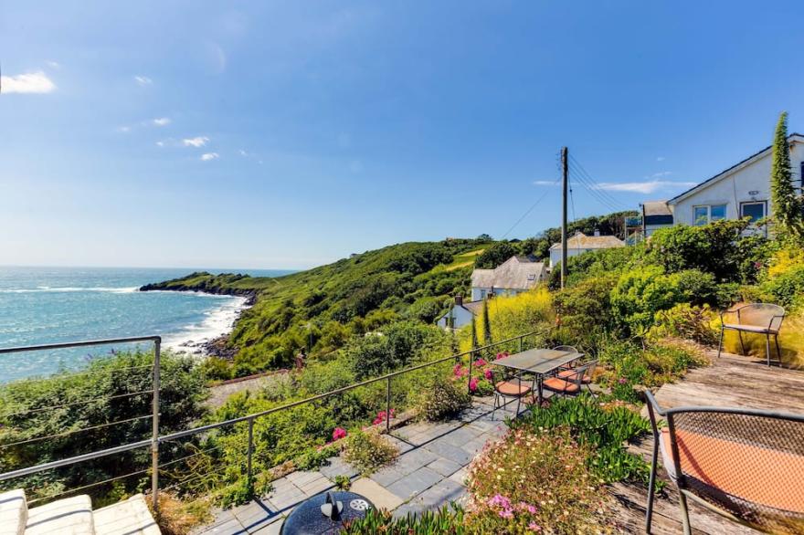A beautiful and well designed ‘upside-down’ house with panoramic sea views.