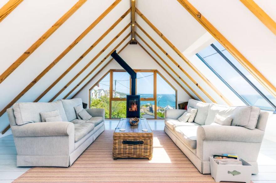 A beautiful and well designed ‘upside-down’ house with panoramic sea views.