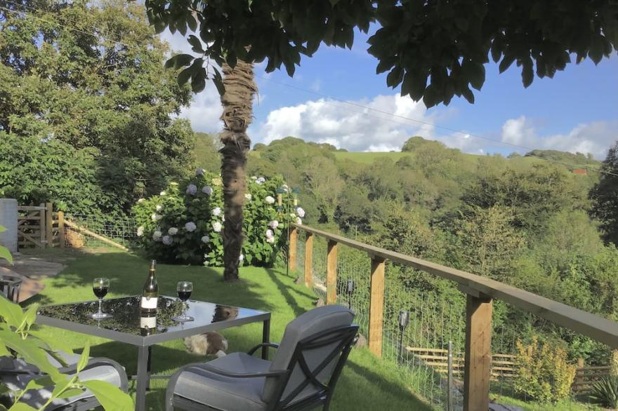 Spacious, Private Rural retreat. Large grounds - close to everything