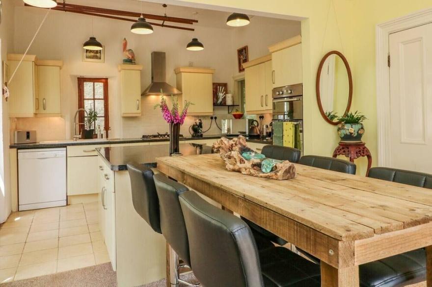 Spacious, Private Rural retreat. Large grounds - close to everything