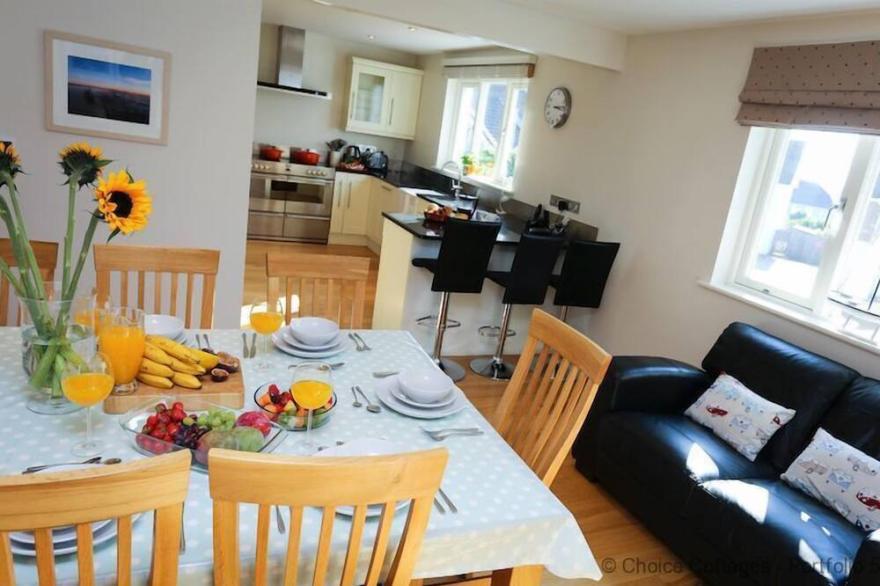 CROYDE OCEAN BREEZE | 5 BEDROOMS - sleeps 11 guests  in 5 bedrooms