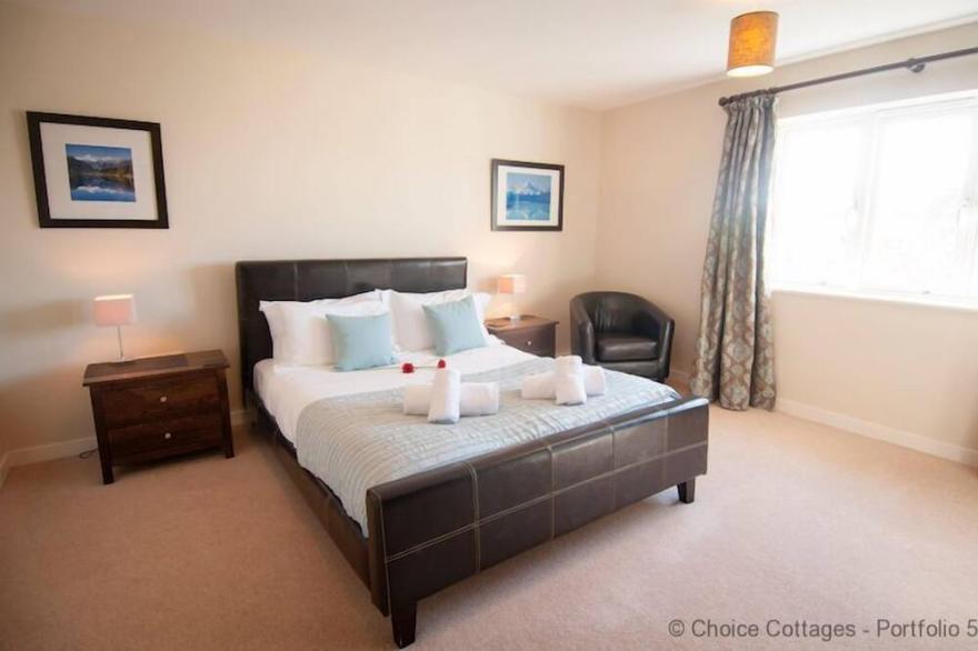 CROYDE OCEAN BREEZE | 5 BEDROOMS - sleeps 11 guests  in 5 bedrooms