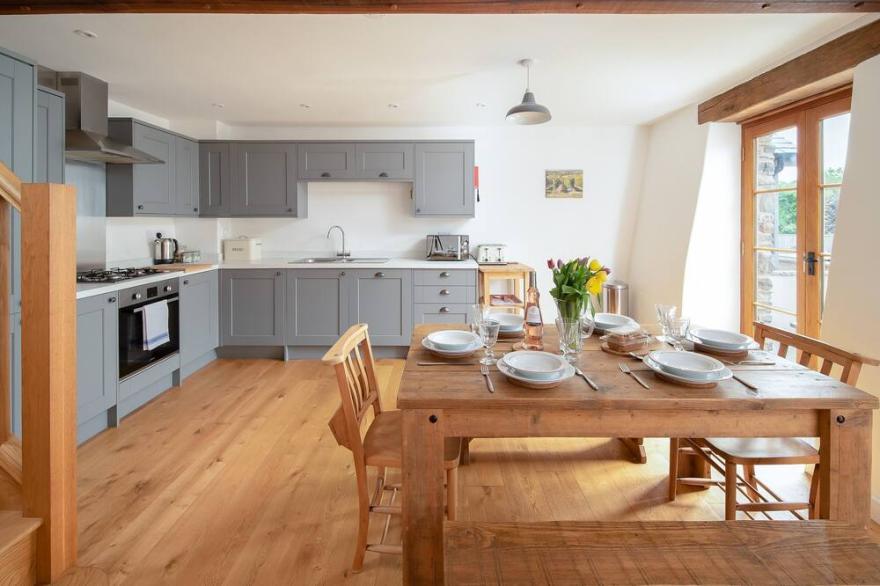 The Stable at West Down -  a cottage that sleeps 5 guests  in 3 bedrooms
