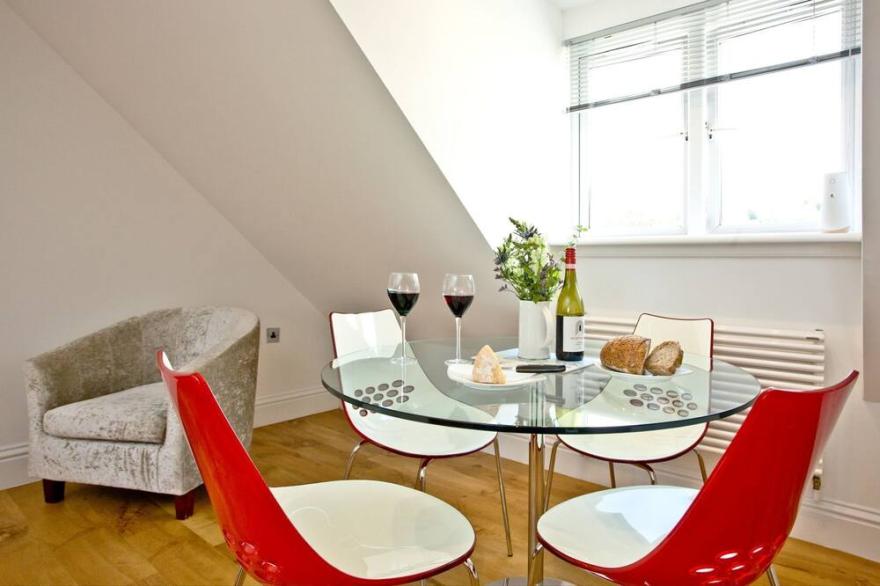 19 At The Beach -  an apartment that sleeps 4 guests  in 1 bedroom