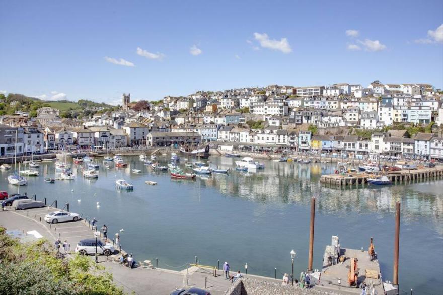 Kings Quay -  a house that sleeps 6 guests  in 3 bedrooms