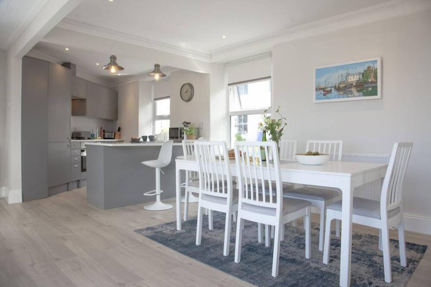 Kings Quay -  a house that sleeps 6 guests  in 3 bedrooms