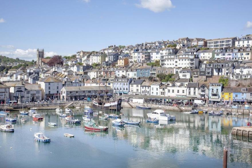 Kings Quay -  a house that sleeps 6 guests  in 3 bedrooms