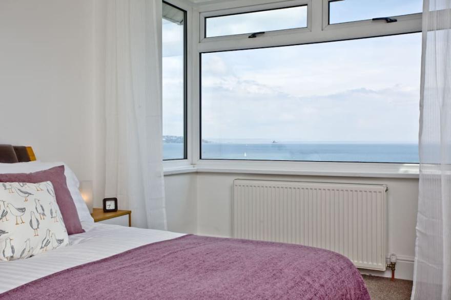 Lighthouse View -  a house that sleeps 6 guests  in 3 bedrooms