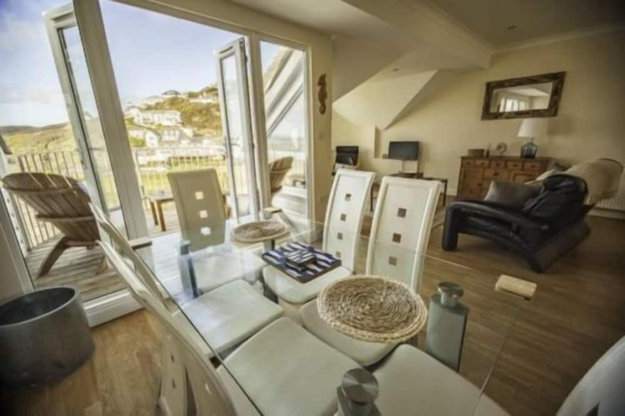 Lovely dog friendly 2 bed apartment opposite Combesgate Beach with fab views and  balcony.