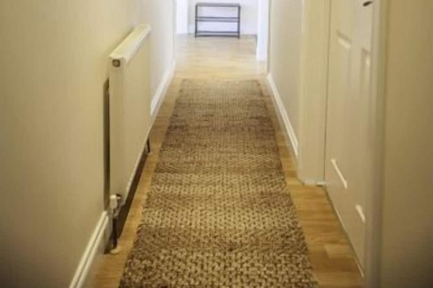 Lovely dog friendly 2 bed apartment opposite Combesgate Beach with fab views and  balcony.