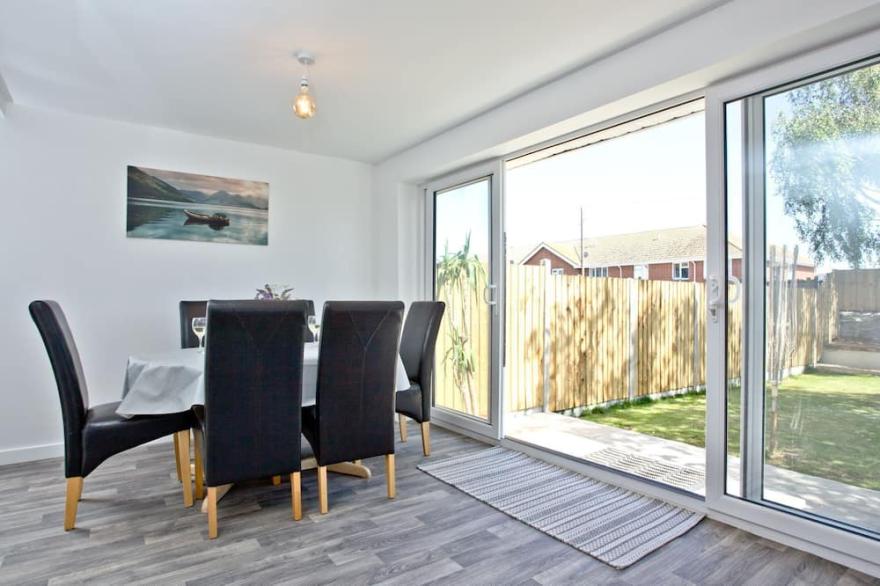 Red Sails -  a house that sleeps 6 guests  in 3 bedrooms