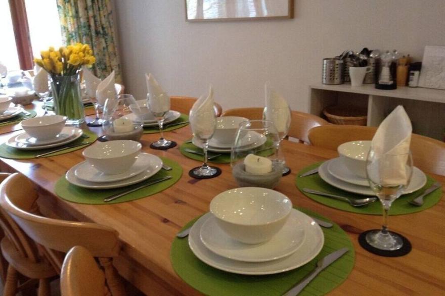 Spacious, Stylish, Well Equipped Holiday Cottage Near Devon coast - Sleeps 12