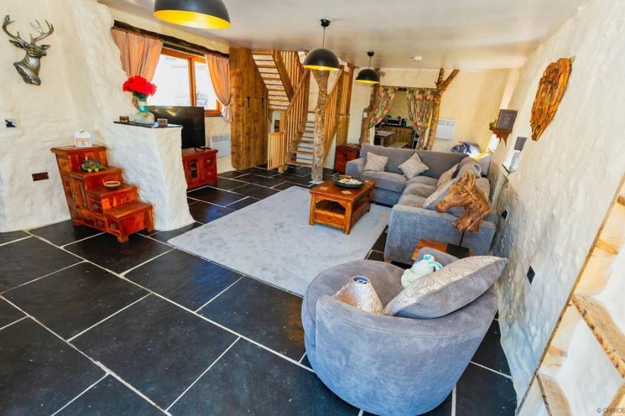 SAUNTON SUNSHINE COTTAGE | 3 Bed| HOT TUB| Pet friendly| Sleeps 9 |