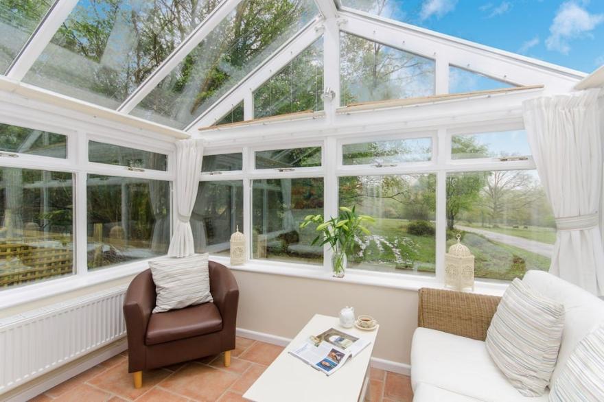 Luxury Forest Lodge with Games Room in Idyllic Location - Dog friendly, sleeps 8