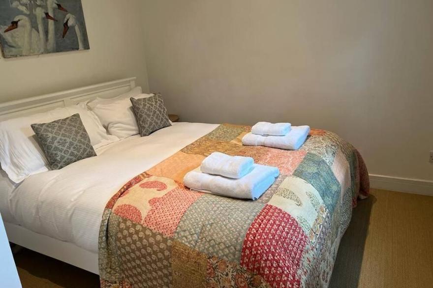The Figgy -  sleeps 2 guests  in 1 bedroom