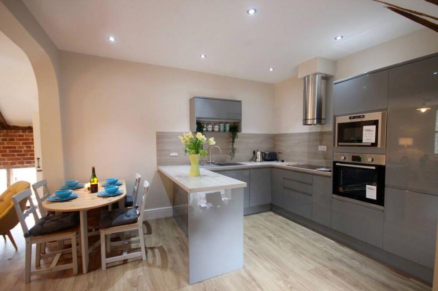 Charming and spacious first floor apartment in Canterbury  city centre - The Canterbury Retreat