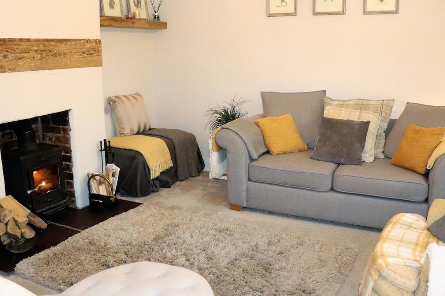 Manor Farm Cottage (Pet Friendly £)