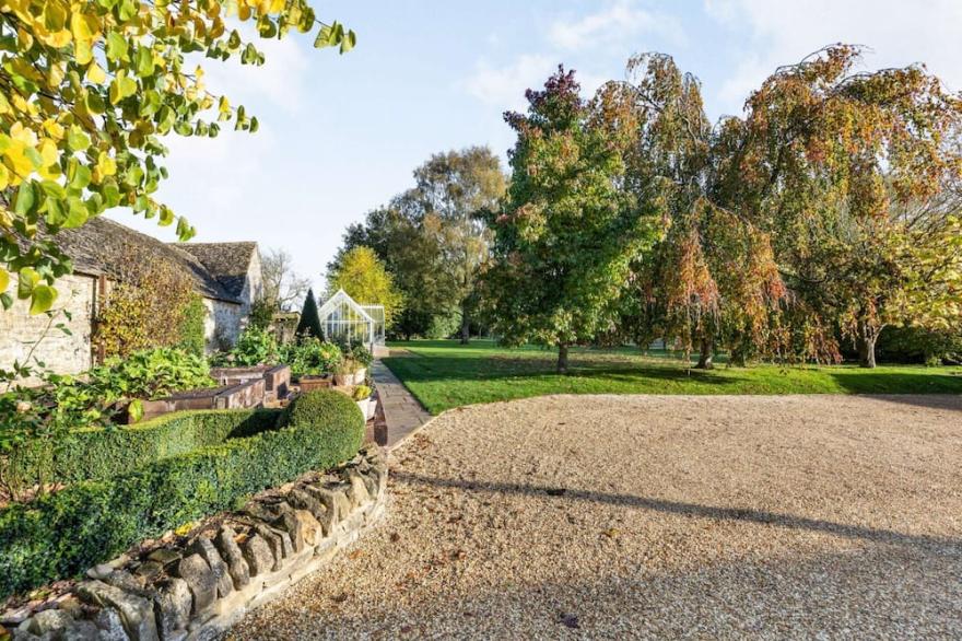 Romantic one bedroom self catering accommodation in the Cotswolds - The Hayloft