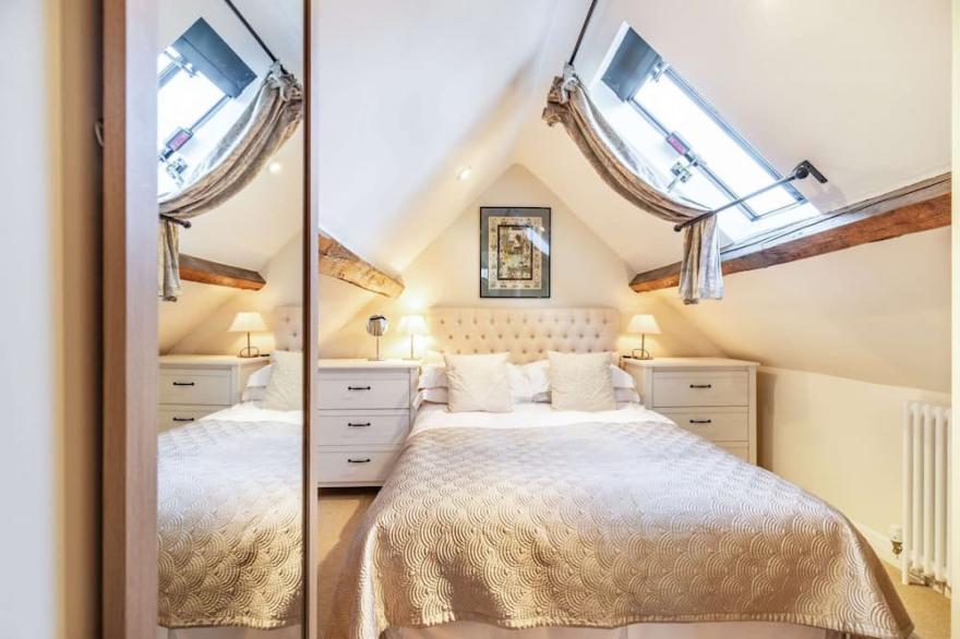 Romantic one bedroom self catering accommodation in the Cotswolds - The Hayloft