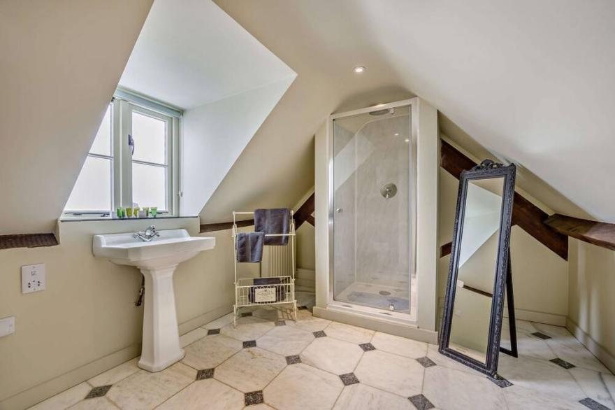 Romantic one bedroom apartment nestled in the heart of Stow-on-the-Wold - Durum