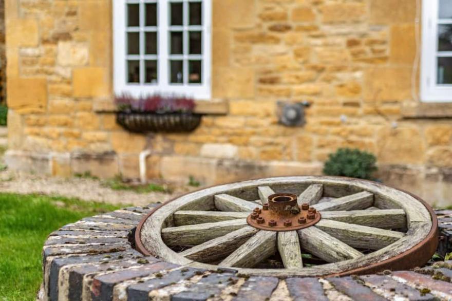 Two bedroom holiday cottage with an Aga in the Cotswolds - Quaint End