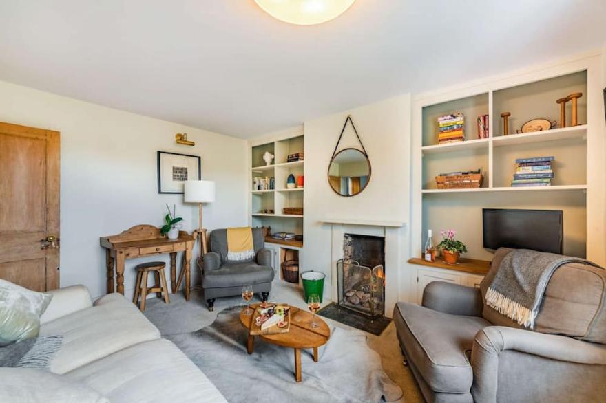 Two bedroom holiday cottage with an Aga in the Cotswolds - Quaint End
