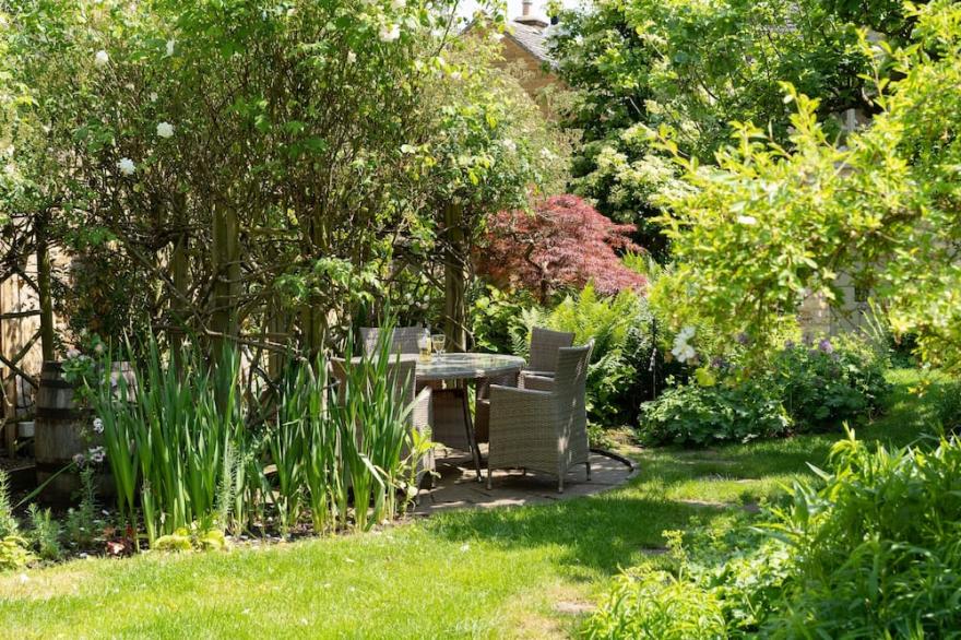 A Luxury Family Friendly Holiday Cottage in the Cotswolds - Spring Cottage