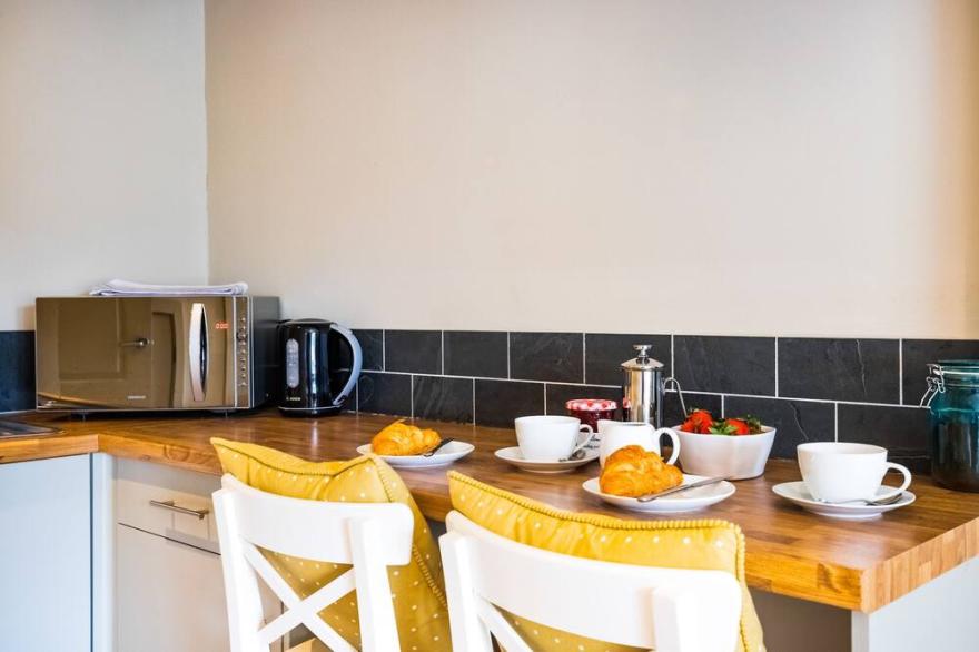One bedroom Cotswold holiday let apartment perfect for couples breaks - Rye