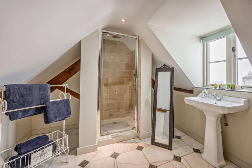 One bedroom Cotswold holiday let apartment perfect for couples breaks - Rye