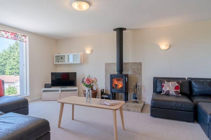 Hill View Rise - sleeps 8 guests  in 4 bedrooms