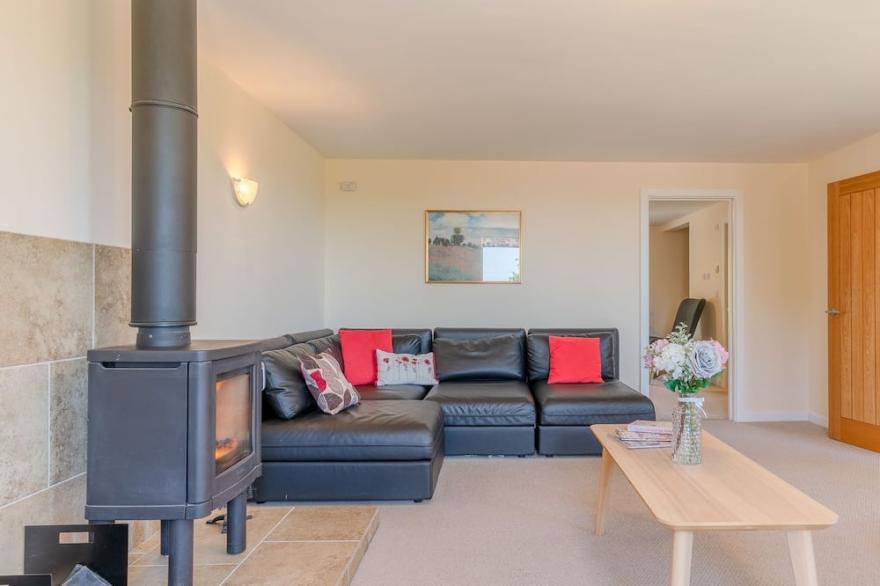 Hill View Rise - sleeps 8 guests  in 4 bedrooms