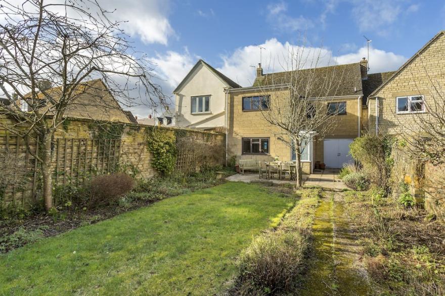 Charming, well appointed 3 bedroom cottage with a delightful, mature garden