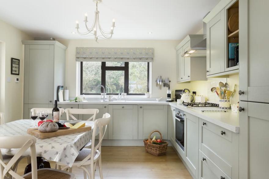 Charming, well appointed 3 bedroom cottage with a delightful, mature garden