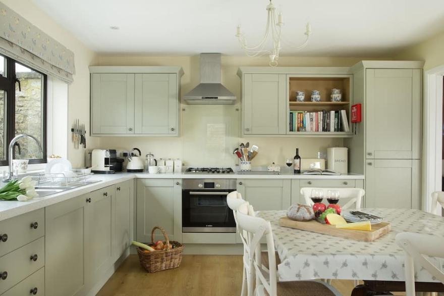 Charming, well appointed 3 bedroom cottage with a delightful, mature garden