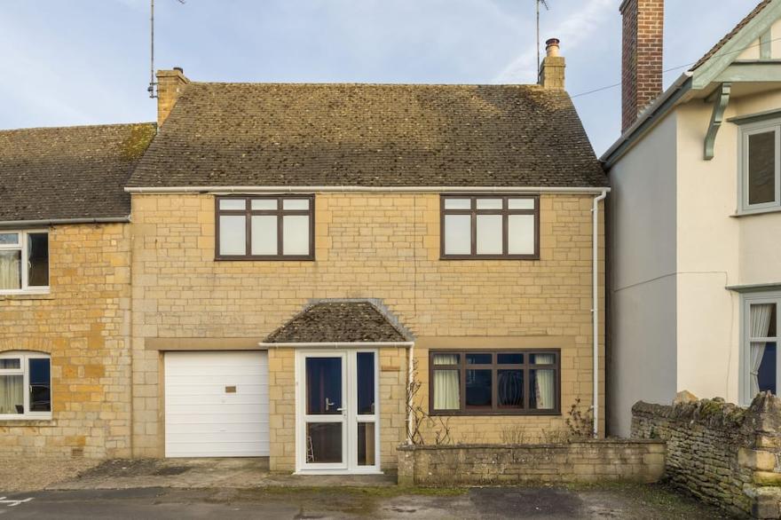 Charming, well appointed 3 bedroom cottage with a delightful, mature garden