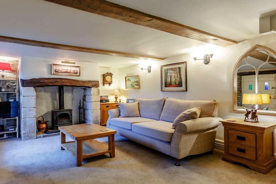 Dog friendly one bed holiday cottage in Fairford - Wood Cottage