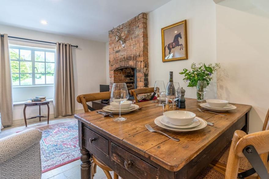 Poppy Cottage - sleeps 4 guests  in 2 bedrooms