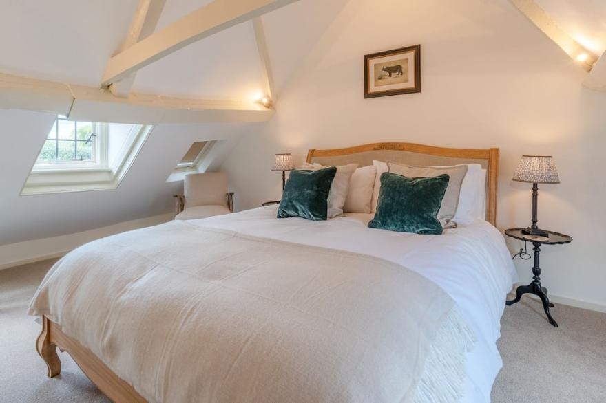Poppy Cottage - sleeps 4 guests  in 2 bedrooms