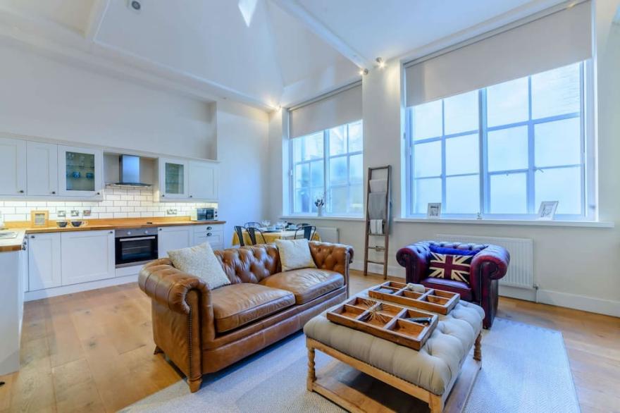 Luxury family friendly holiday cottage in the heart of the Cotswolds - Church Mews