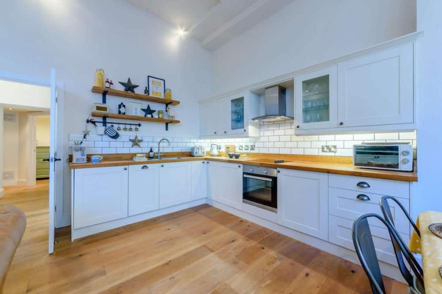 Luxury family friendly holiday cottage in the heart of the Cotswolds - Church Mews