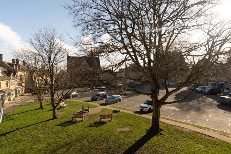 Little Elms - sleeps 4 guests  in 2 bedrooms
