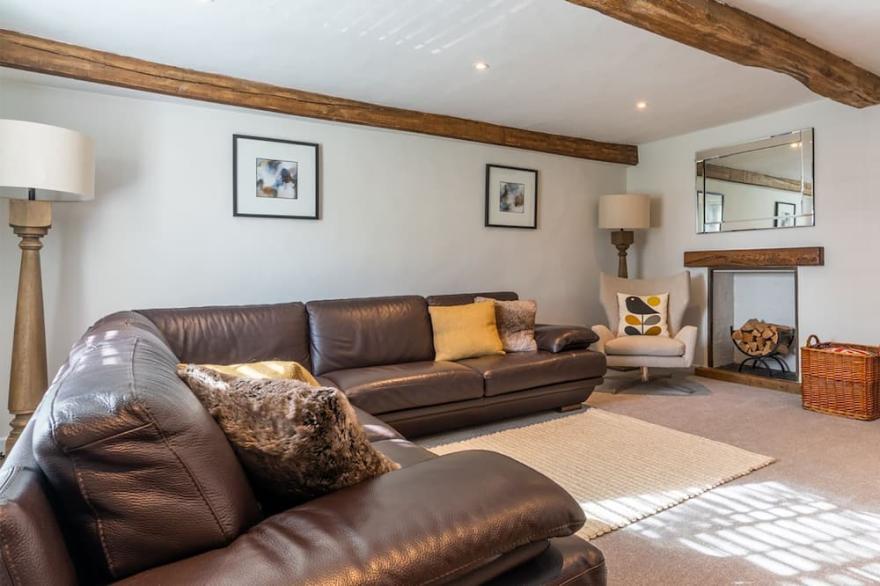 Little Elms - sleeps 4 guests  in 2 bedrooms