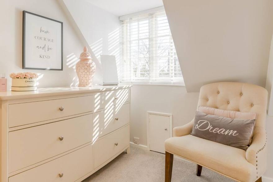 Little Elms - sleeps 4 guests  in 2 bedrooms