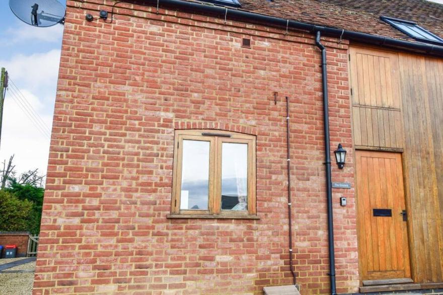 Granary at Oosland Barns - sleeps 4 guests  in 2 bedrooms