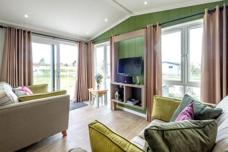 Sea Cloud - sleeps 4 guests  in 2 bedrooms