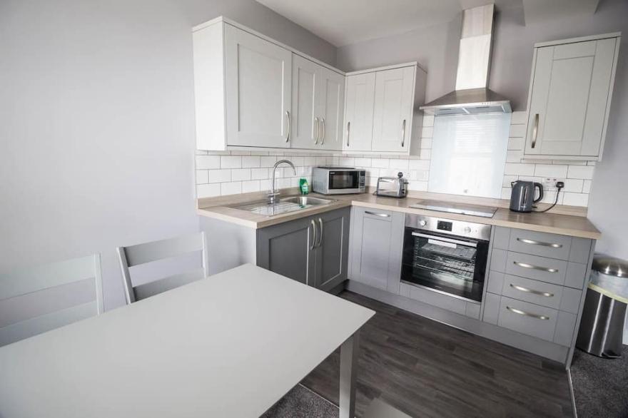 Beautiful 4 berth seaside apartment in Great Yarmouth, Norfolk ref 99006S