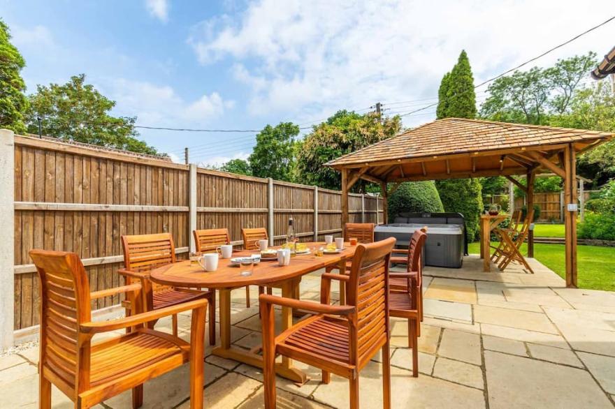 Woodside House | Stunning 7 bedroom property with a hot tub!